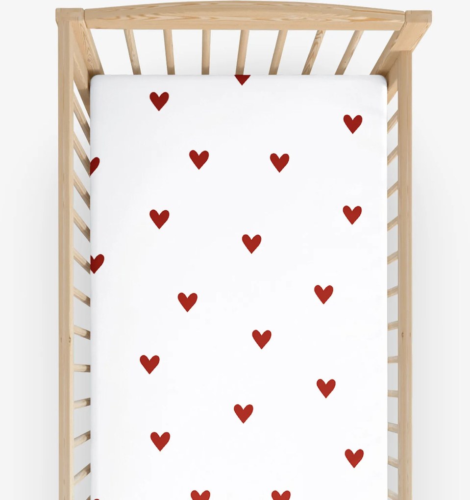 Goldea bavlnená napínacia plachta do detskej postieľky - červené srdiečka na bielom 60 x 120 cm