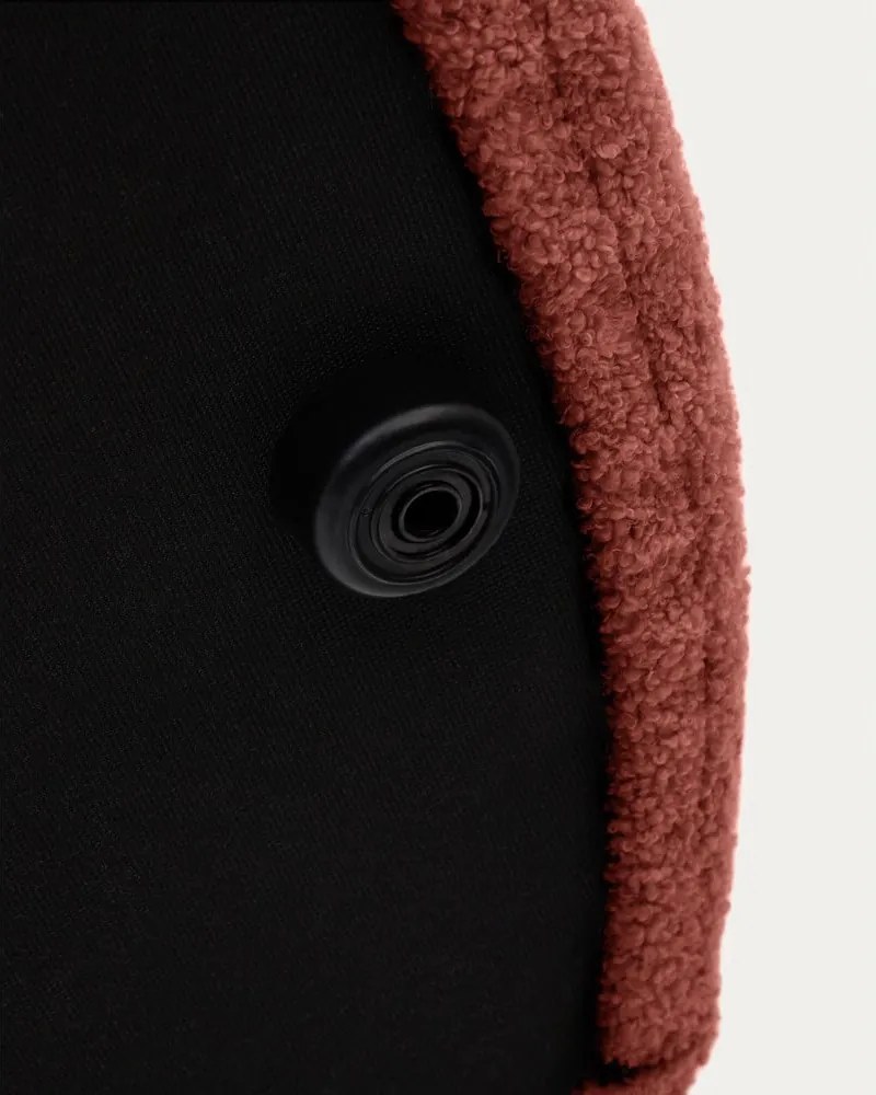 Taburet v terakotovej farbe z textílie buklé Kaeli – Kave Home