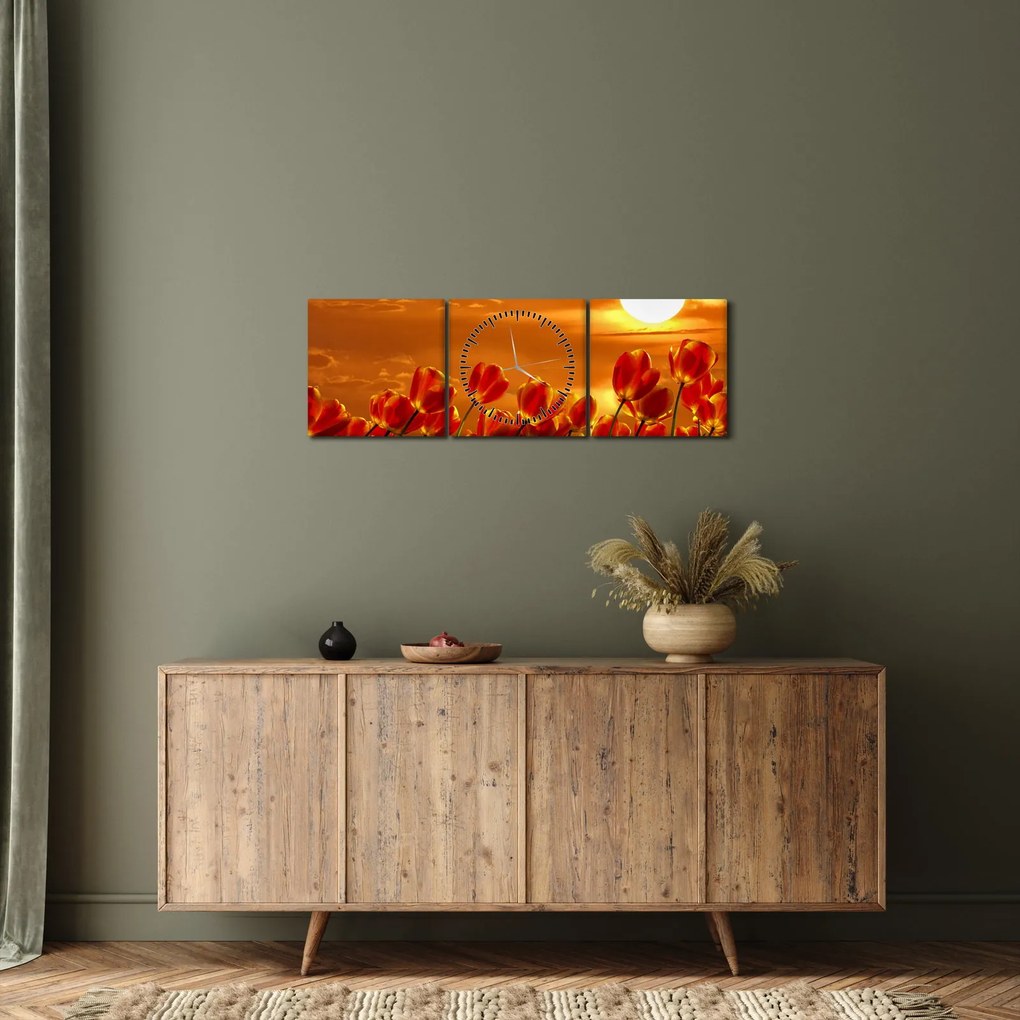 Obraz rozkvitnutého lánu s tulipánmi (s hodinami) (90x30 cm)