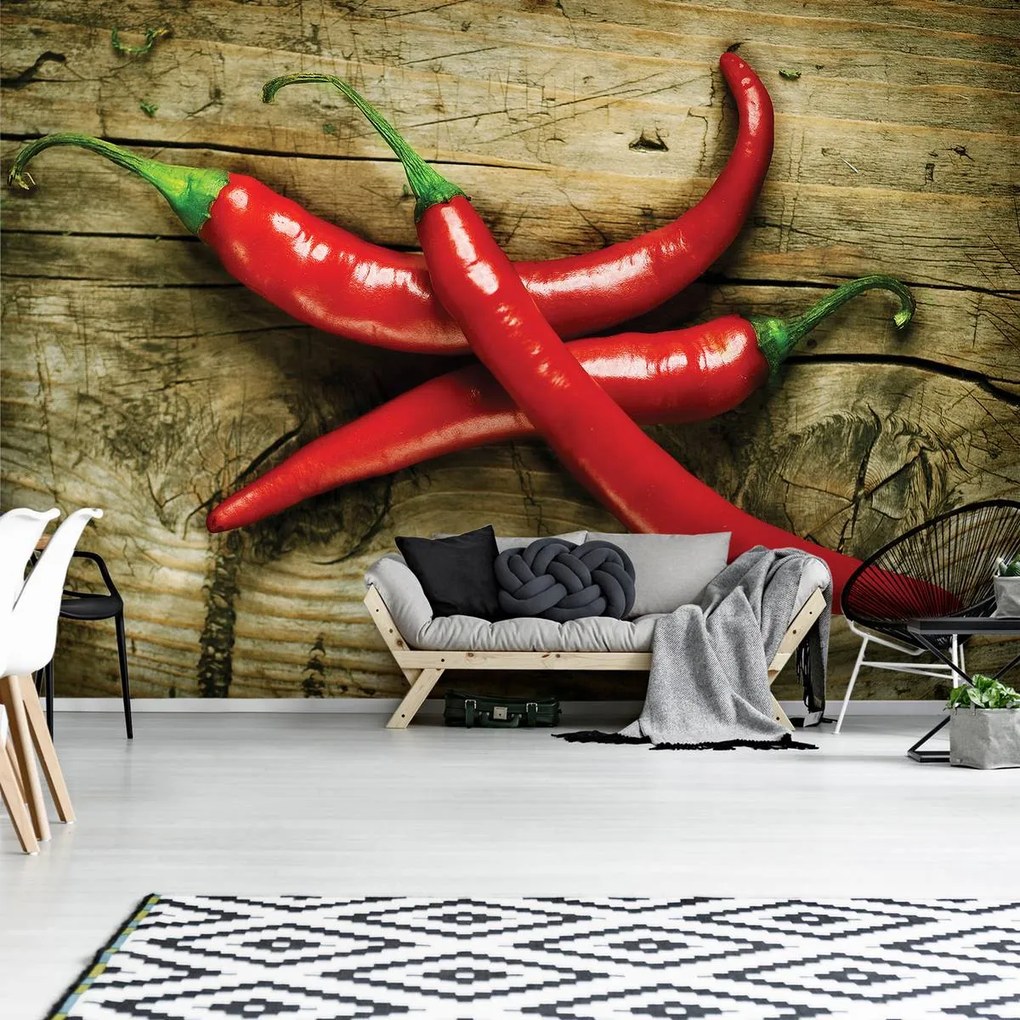 Fototapeta - Chili papričky na dreve (152,5x104 cm)