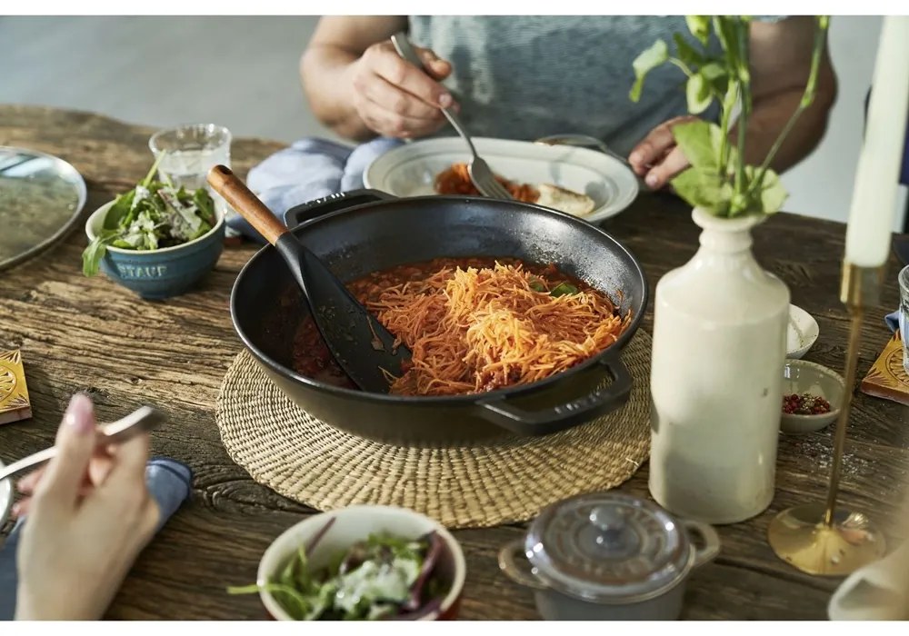 Staub Panvica Wok STAUB 30 cm čierna 4,19l