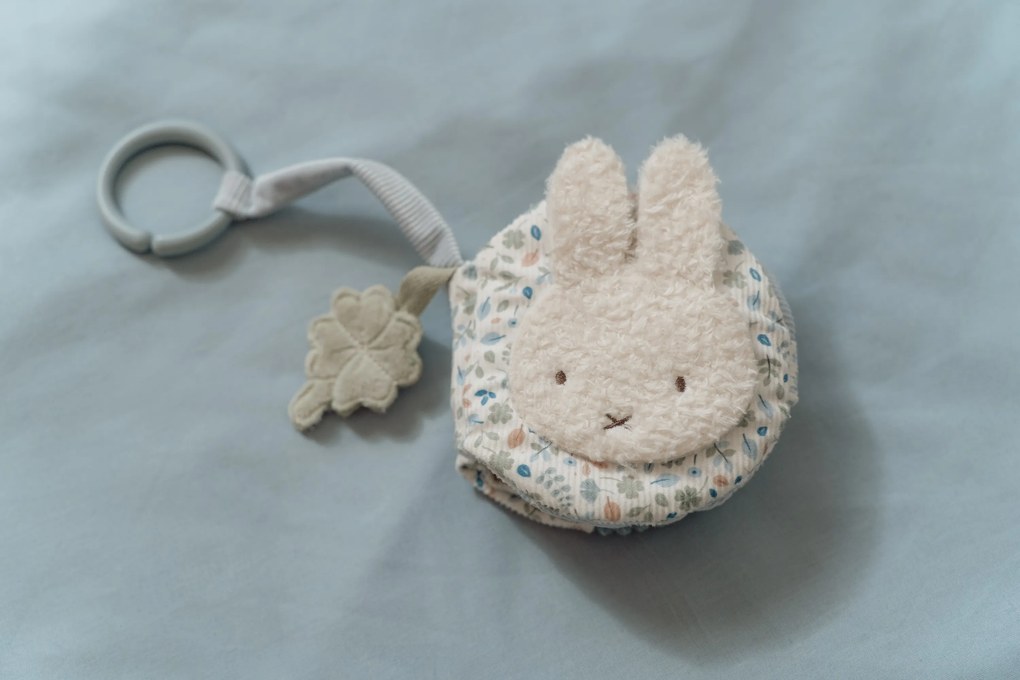 Závesná textilná knižka králiček Miffy Lucky Leaves