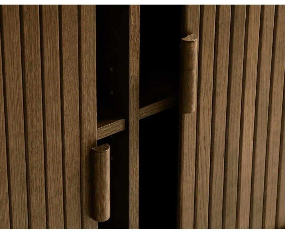 Hnedá nízka komoda v dekore duba s posuvnými dverami 76x160 cm Cavo – Unique Furniture