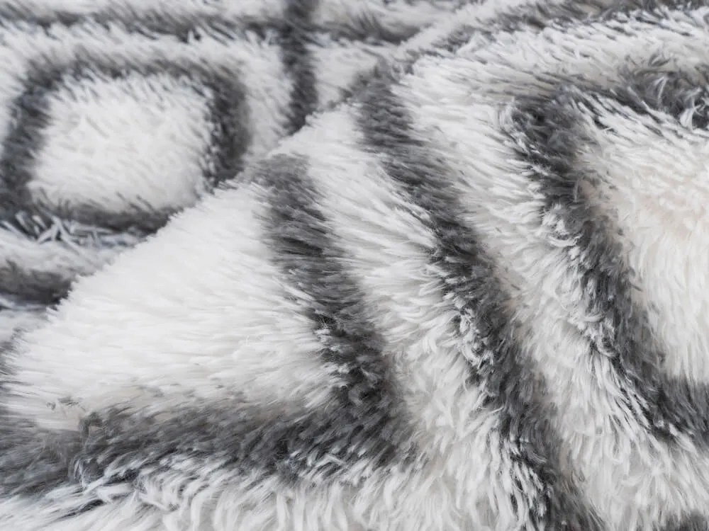 TZ Biely vzorovaný koberec shaggy Decor Cube Rozmer: 100x150 cm