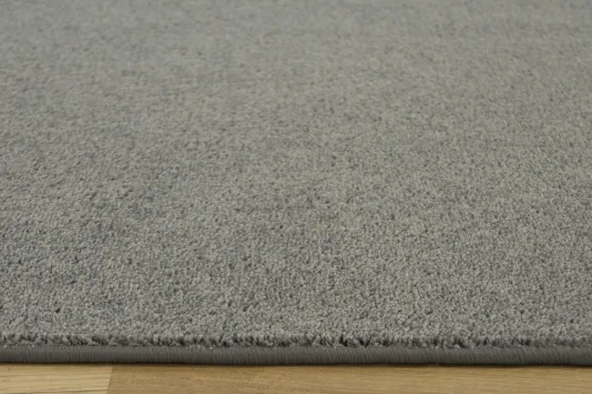 Metrážny koberec Fancy 76 sivý