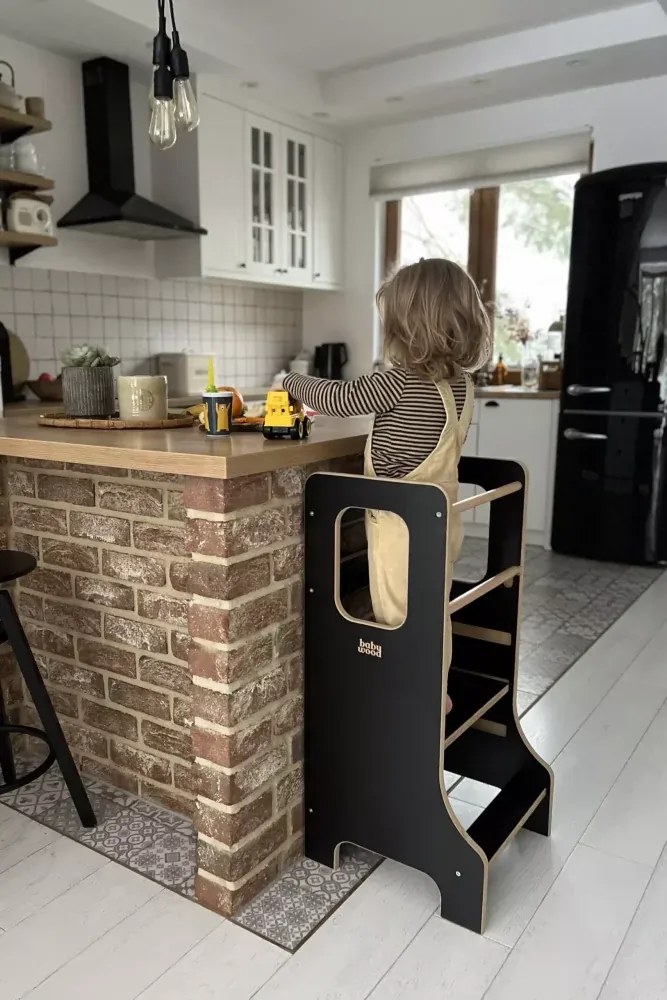 Učiaca veža Montessori pre deti čierna