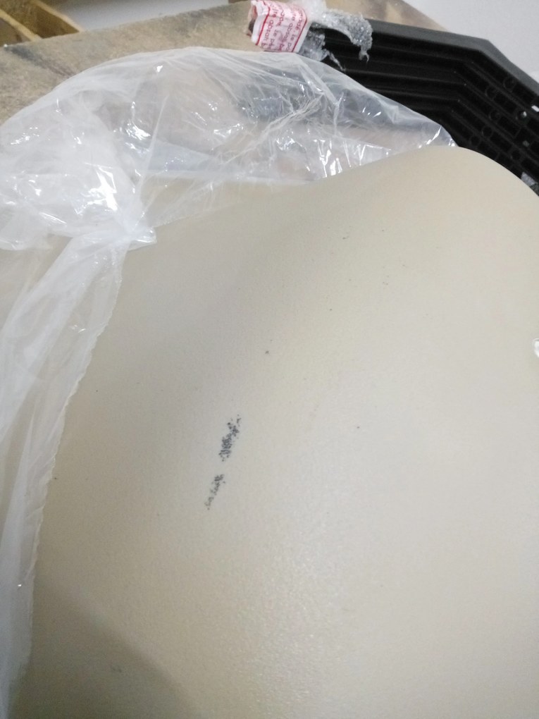 AKCIA Béžová stolička BALI MARK s čiernymi nohami II. akosť