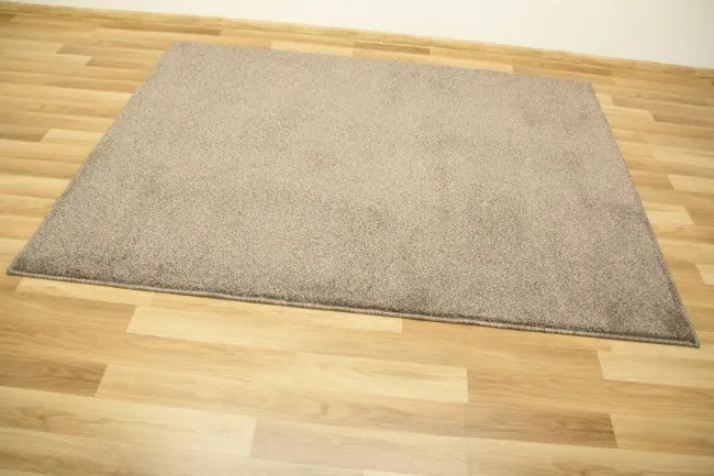 Metrážny koberec Amore 177 sivý