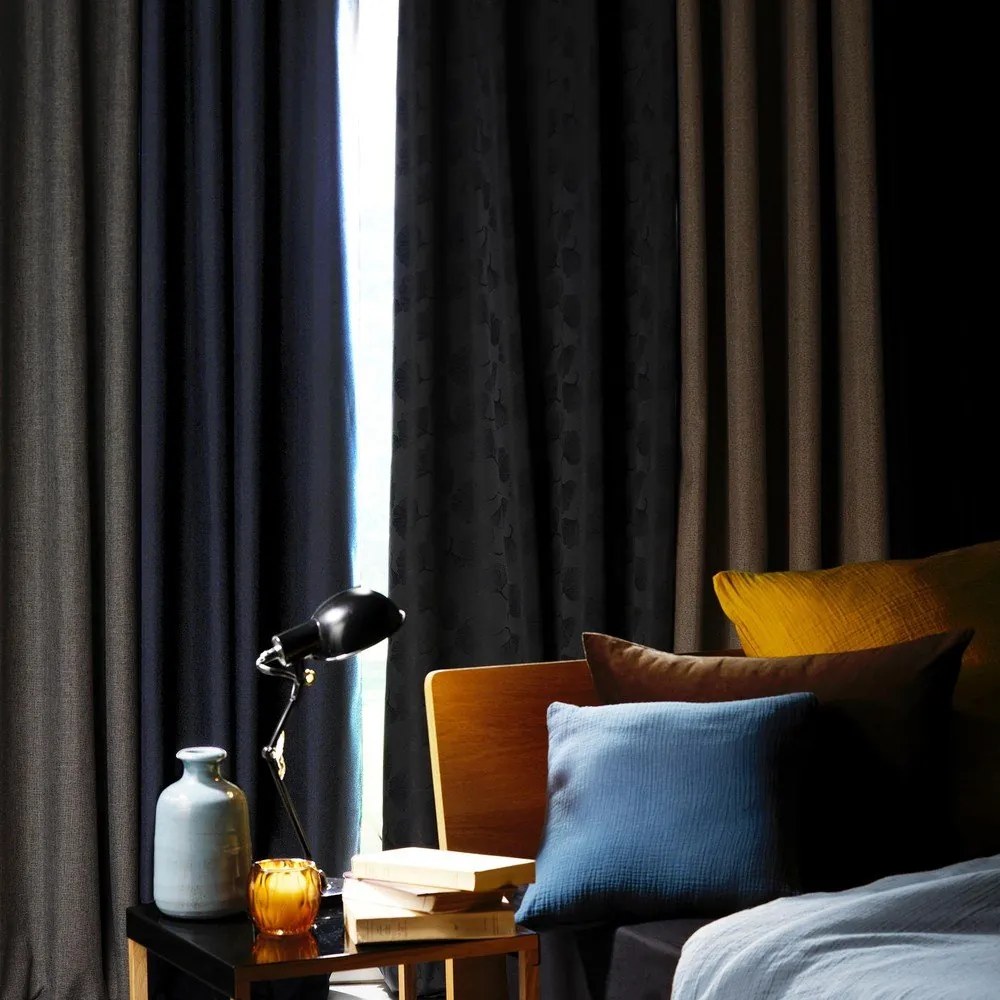 Antracitový zatemňovací záves zo žakáru 140x260 cm Lunella – douceur d'intérieur