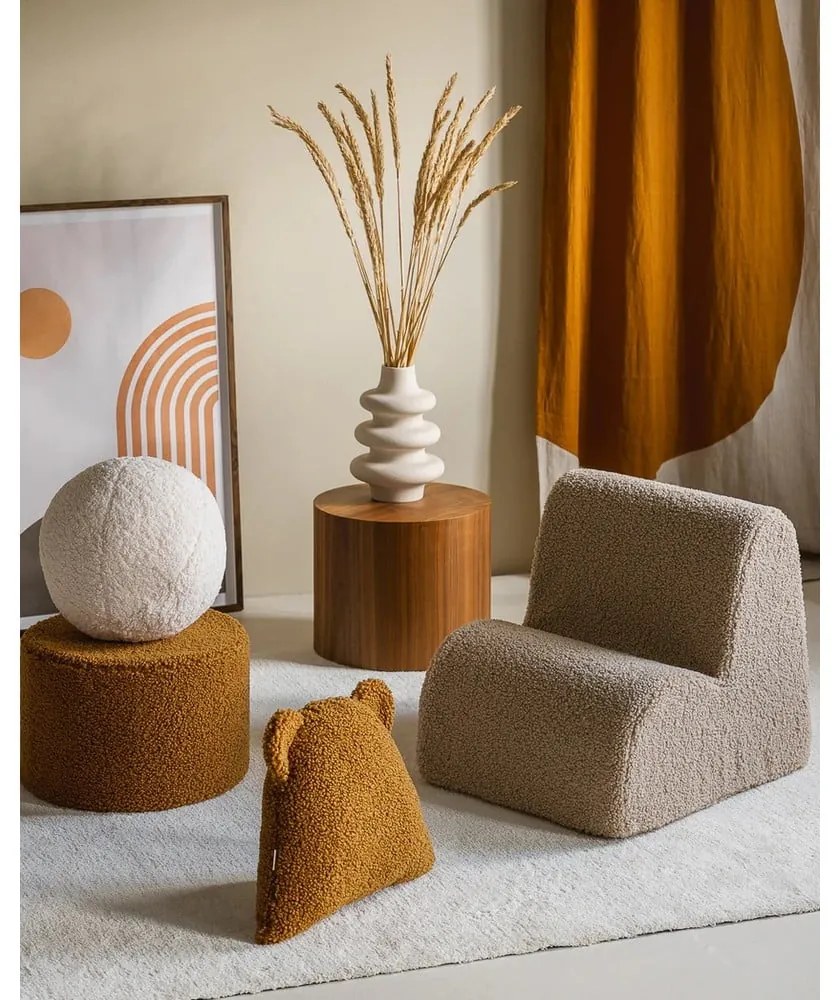 Hnedý detský pohovkový vankúš z textílie buklé Bear – Wigiwama