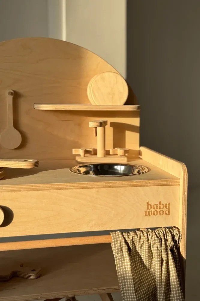 Drevená kuchynka pre deti