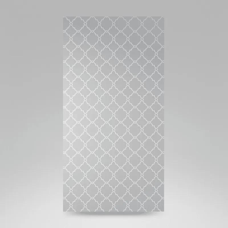 Sivo biele metrážové škandinávske závesy s výrazným vzorom