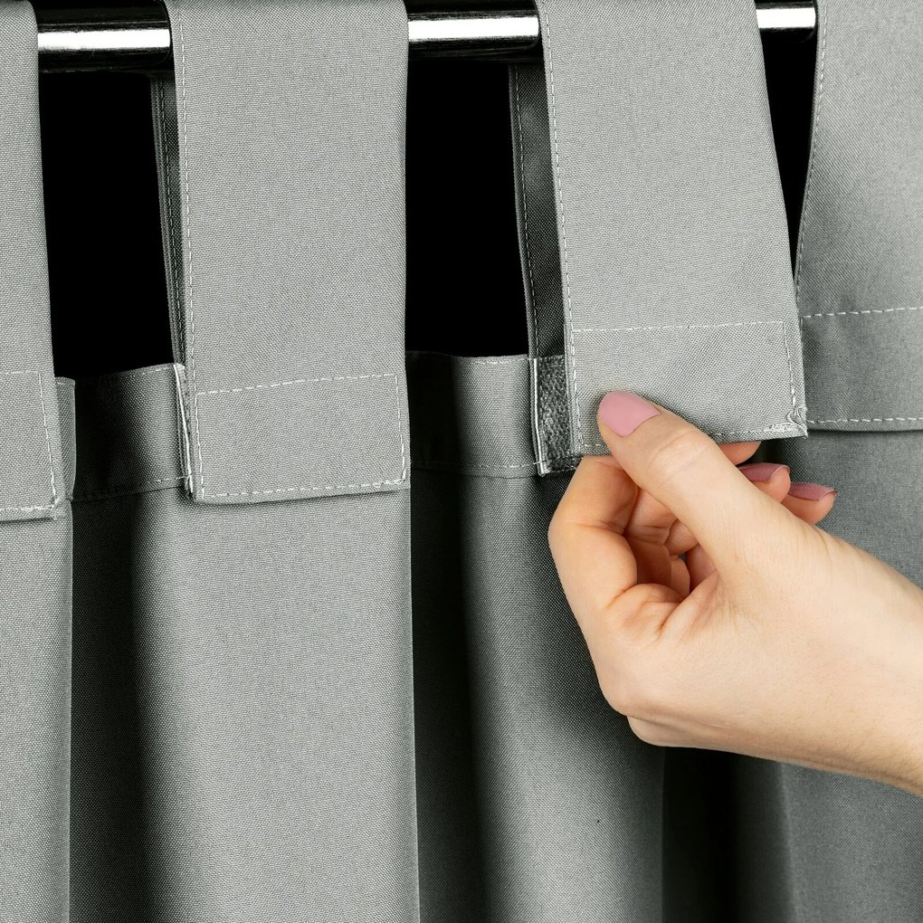 ZÁHRADNÝ VODEODOLNÝ ZÁVES NA PÚTKACH GARDEN 155X240 CM STRIEBORNÁ