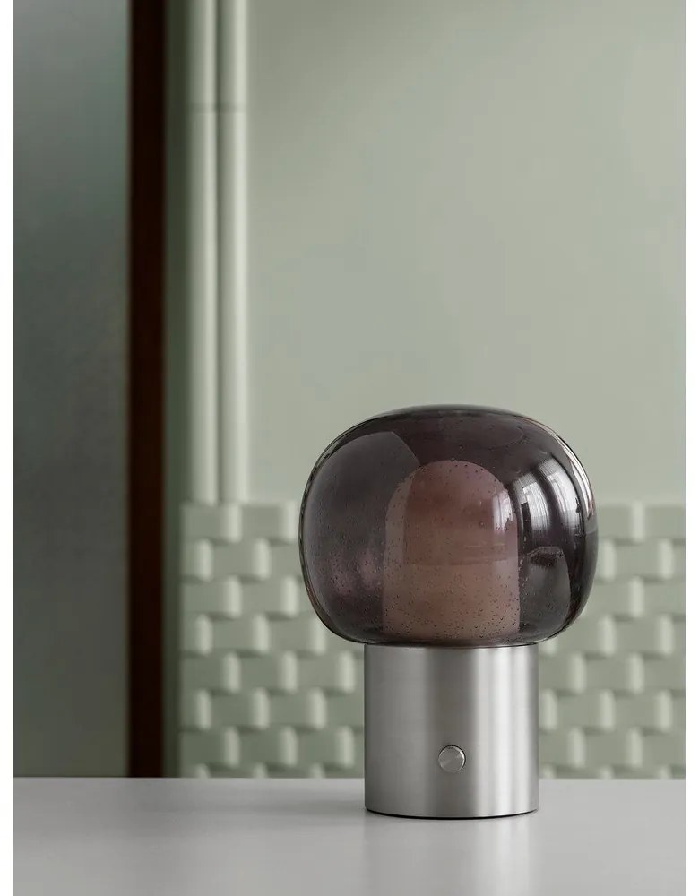 Hliníková LED stolová lampa v striebornej farbe so skleneným tienidlom (výška 32 cm) Iris – Blomus