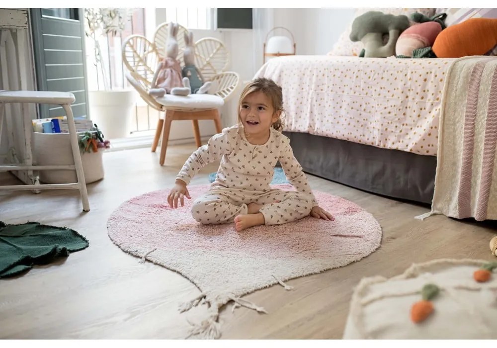 Ružový prateľný ručne tkaný bavlnený detský koberec 100x150 cm Ramona the Radish – Lorena Canals