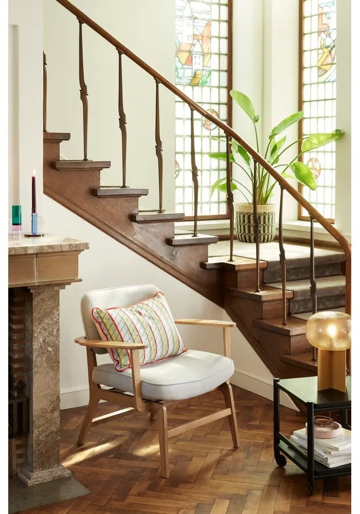 Sivé kreslo s konštrukciou z dubového dreva Hübsch Haze