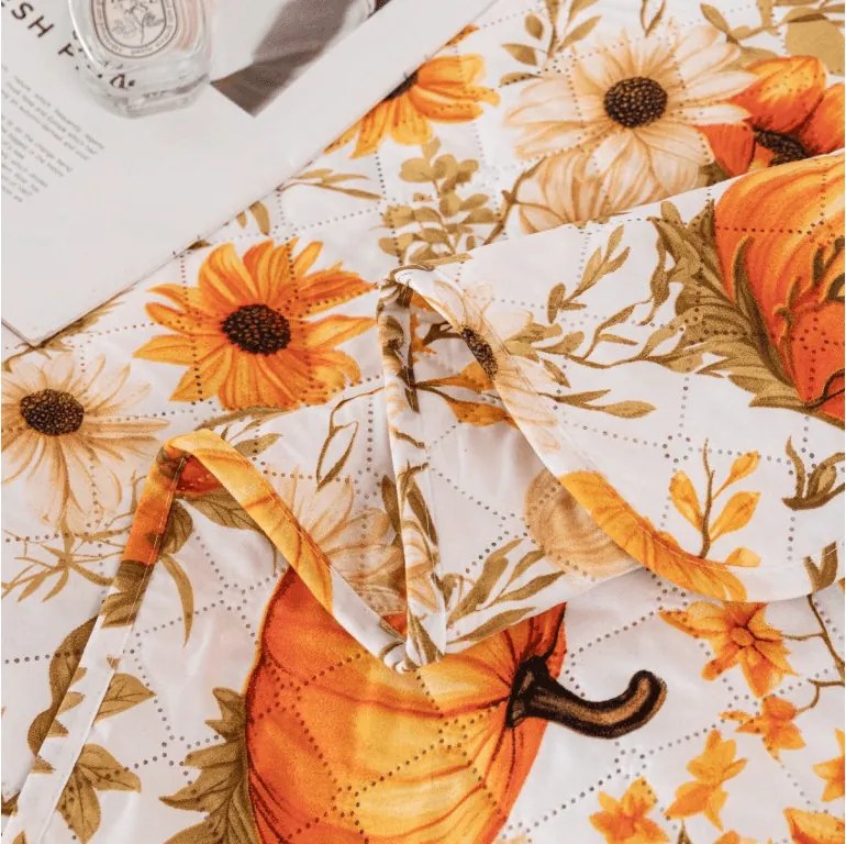 Prehoz na posteľ FLOWERS AND PUMPKINS, oranžový Rozmer: 220 x 240 cm