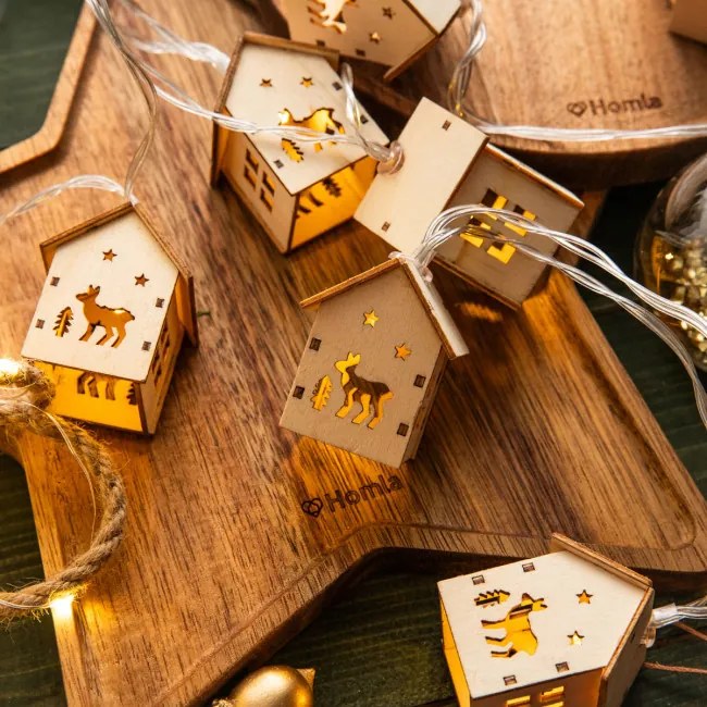 Dekoratívne LED svetielka DAREN drevené domčeky XM24 714825