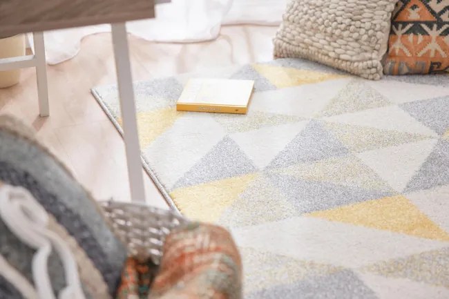 Koberec Agnella Funky Top Super Trojuholníky svetlosivý