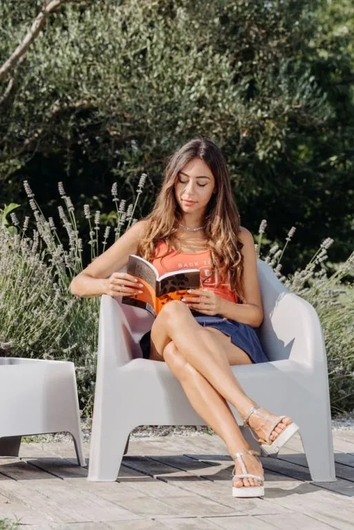 PETRA ARMCHAIR plastové kreslo, sivé