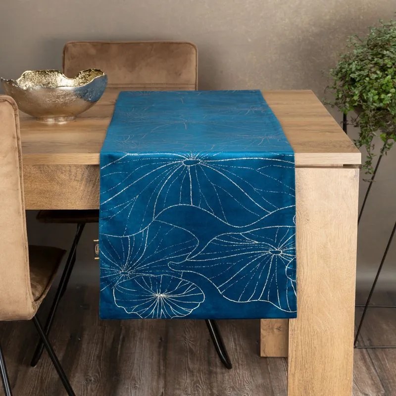Dekorstudio Elegantný zamatový behúň na stôl BLINK 18 granátovomodrý Rozmer behúňa (šírka x dĺžka): 35x140cm