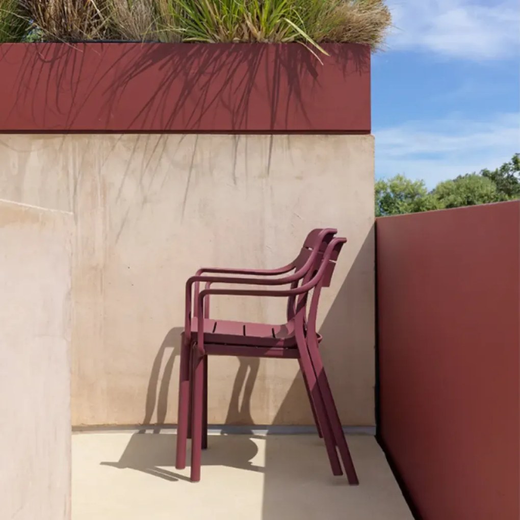 CASSIA ARMCHAIR záhradná stolička s podrúčkami borgogna