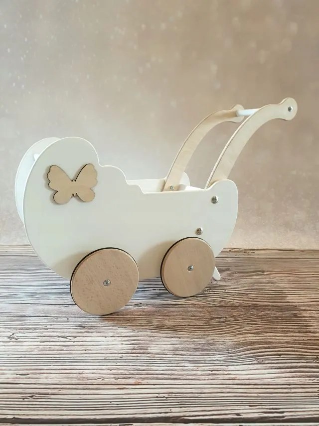Drevený kočík pre bábiky s dekoráciou biela + drevo