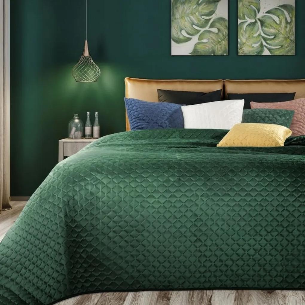 DomTextilu Štýlový prehoz na posteľ tmavo zelenej farby Šírka: 230 cm | Dĺžka: 260 cm 21757-153427