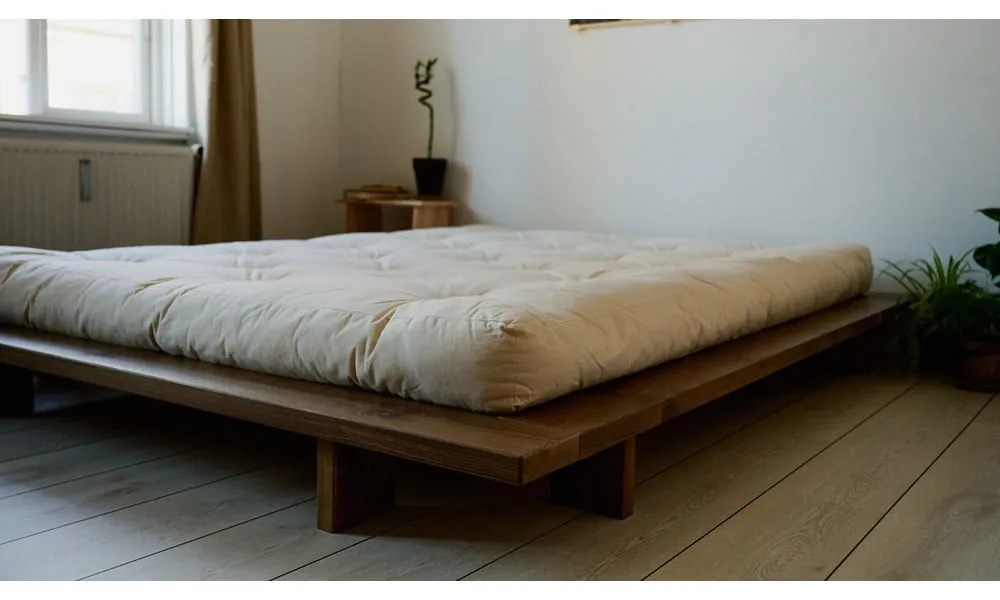 Hnedá dvojlôžková posteľ z borovicového dreva s roštom 180x200 cm Japan – Karup Design