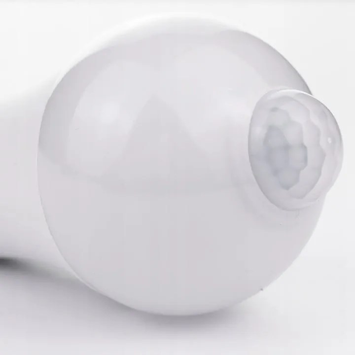 BERGE LED žiarovka E27 12W so senzorom pohybu a súmraku