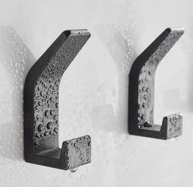 Sada piatich vešiakov OMNOS čierna (5 ks)