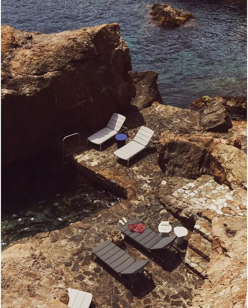 Čierne kovové záhradné ležadlo Marcona – Kave Home