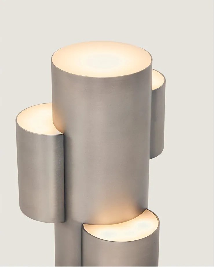 Kovová LED stmievateľná stolová lampa v striebornej farbe (výška 26,5 cm) Adrina – Kave Home