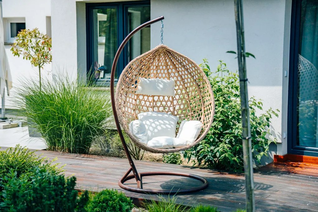 Svetlohnedé závesné kreslo TROPIKAL so stojanom