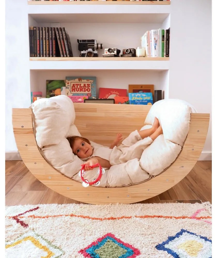 Hojdačka z borovicového dreva v prírodnej farbe 60x100x60 cm Montessori – Little Nice Things
