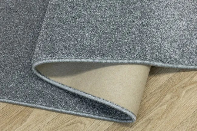 Metrážny koberec BRIGHTON 275 sivý