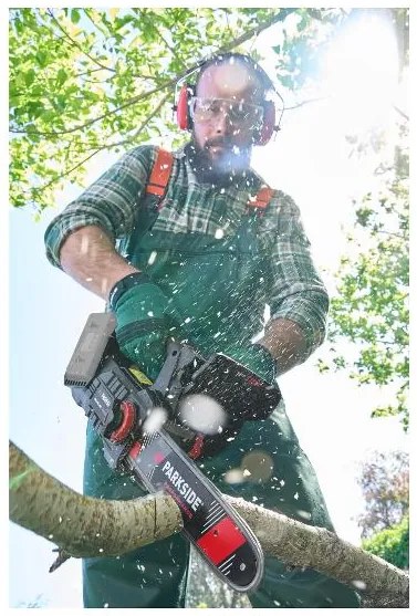 Parkside Performance® Aku prerezávacia píla na stromy + Akumulátor 20 V 4 Ah, 2 kusy + Dvojitá nabíjačka na akumulátor 20 V/4,5 A (800011289)