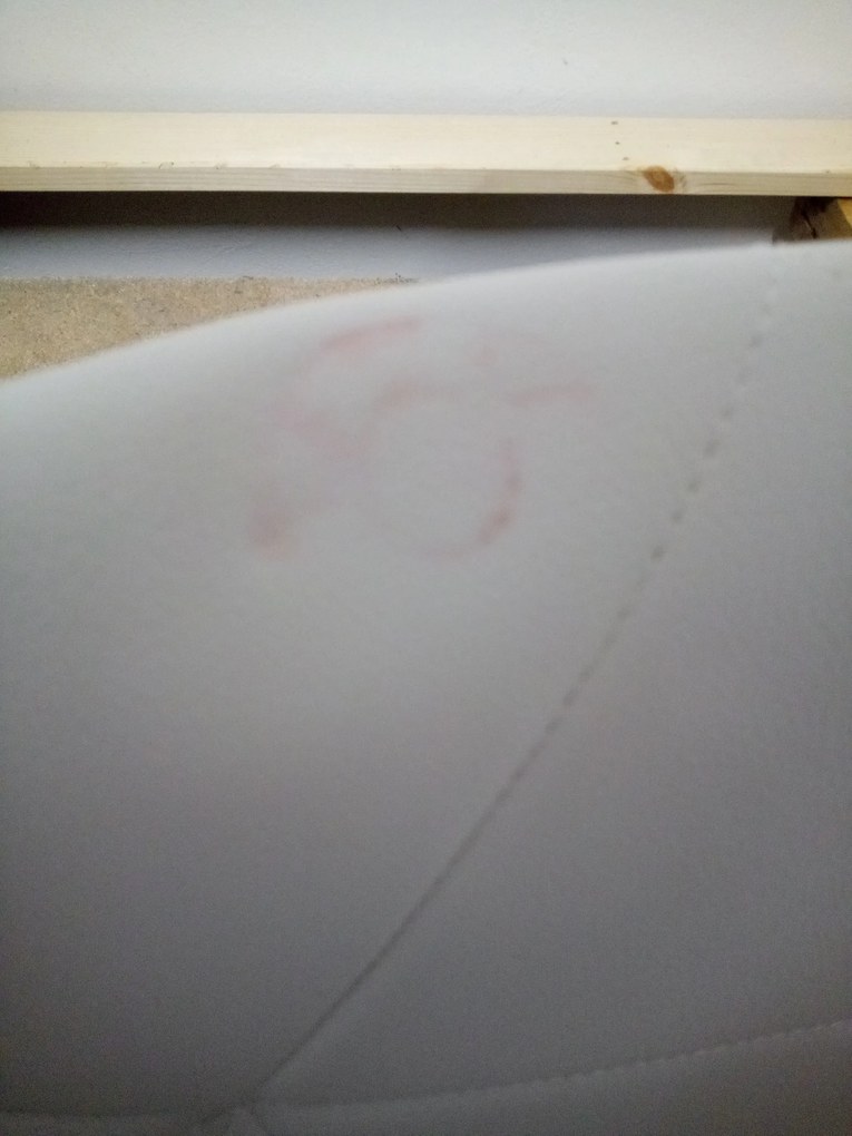 AKCE Biely kancelársky stôl AVOLA z eko kože II. trieda