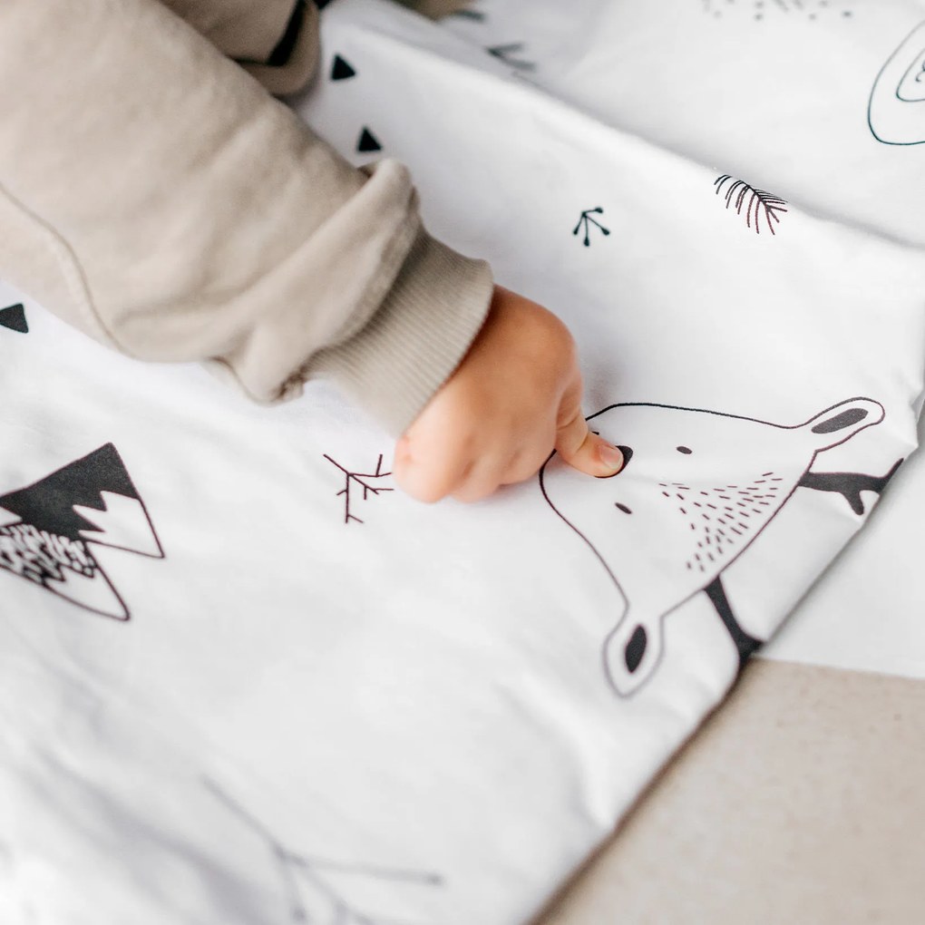 Goldea detská bavlnená obliečka na vankúš - zvieratá v zimnej krajine 45 x 45 cm