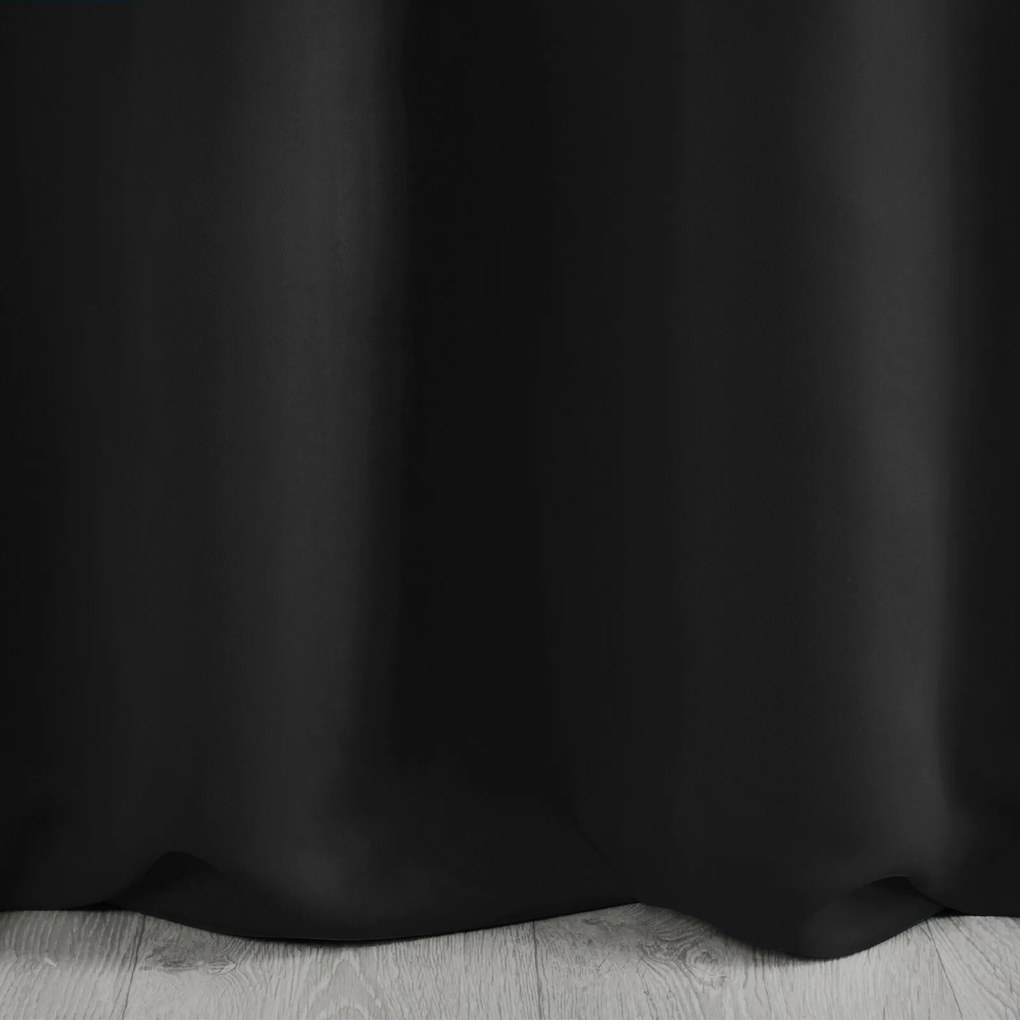 ZATEMŇOVACÍ ZÁVES NA KRÚŽKOCH BLACKOUT 135X250 CM ČIERNA