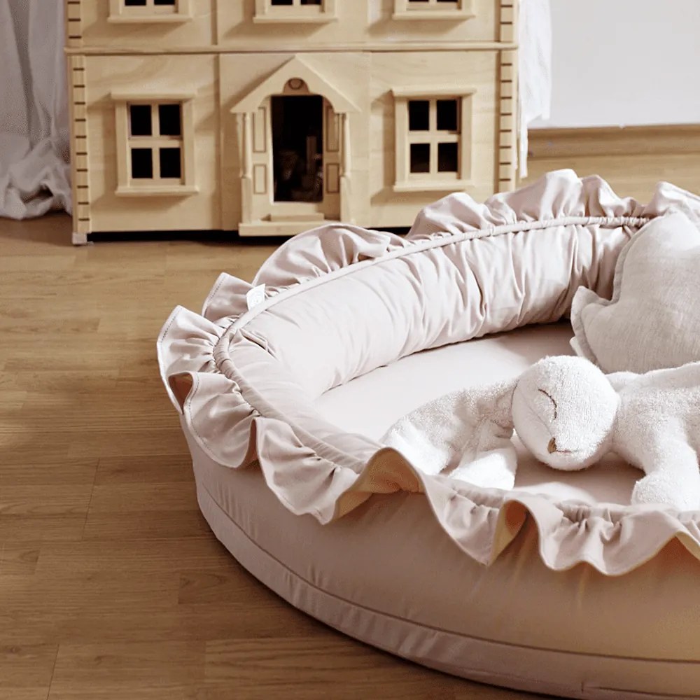 Mini hnízdo pro děti s volánem pudrově růžová