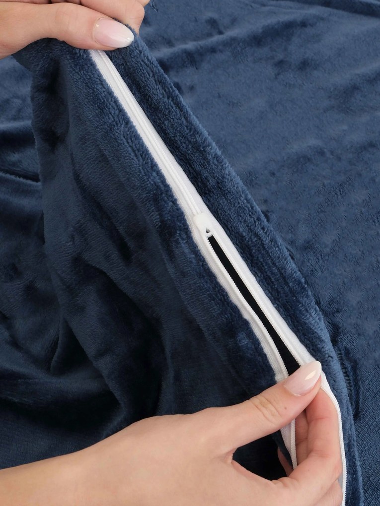 Obliečka na vankúšik mikroplyš Exclusive 40 × 40 cm - Laura námornícka modrá