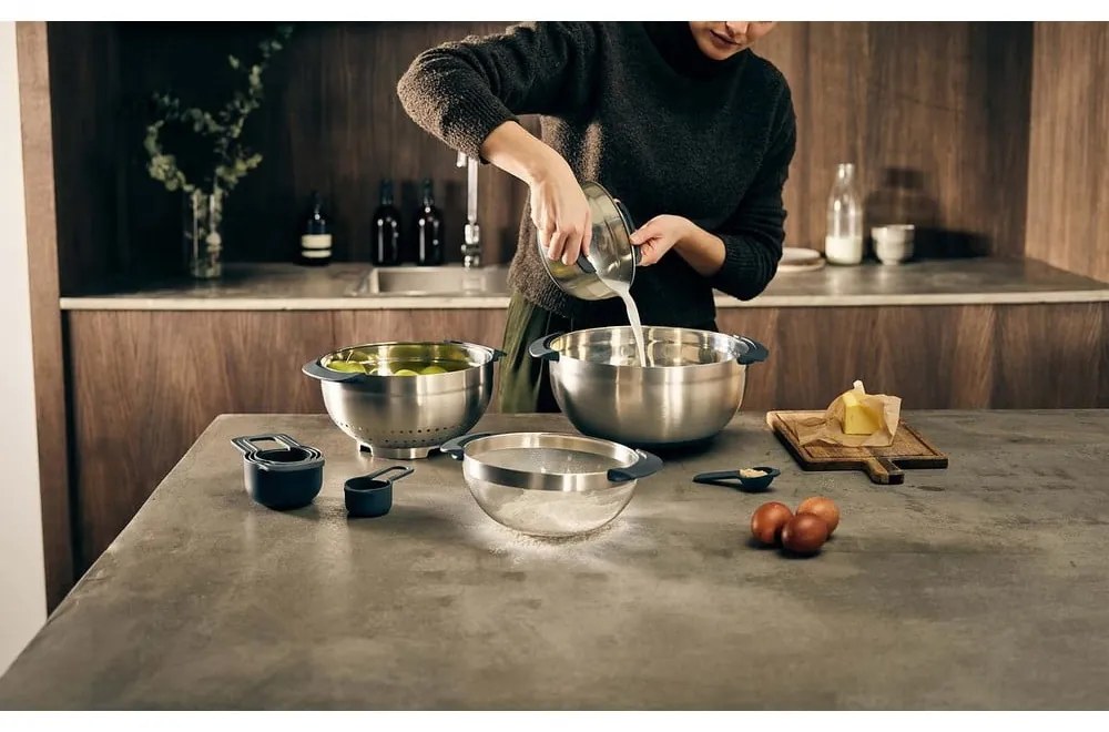 Misy v lesklo striebornej farbe v súprave 9 ks Nest 100 Collection – Joseph Joseph