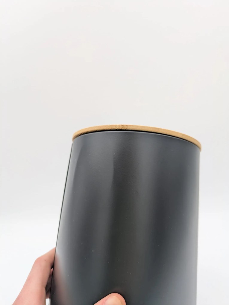 Orion 2. akosť - Plechová dóza na potraviny, čierna, s bambusovým vekom, 2,3l, MÚKA POLOHRUBÁ