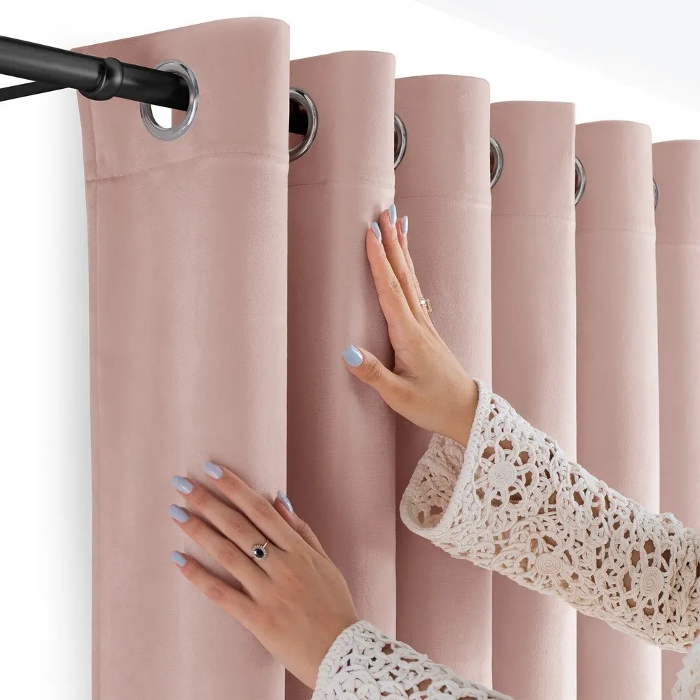 Svetloružový zamatový dimout záves 140x250 cm Velto – Filumi