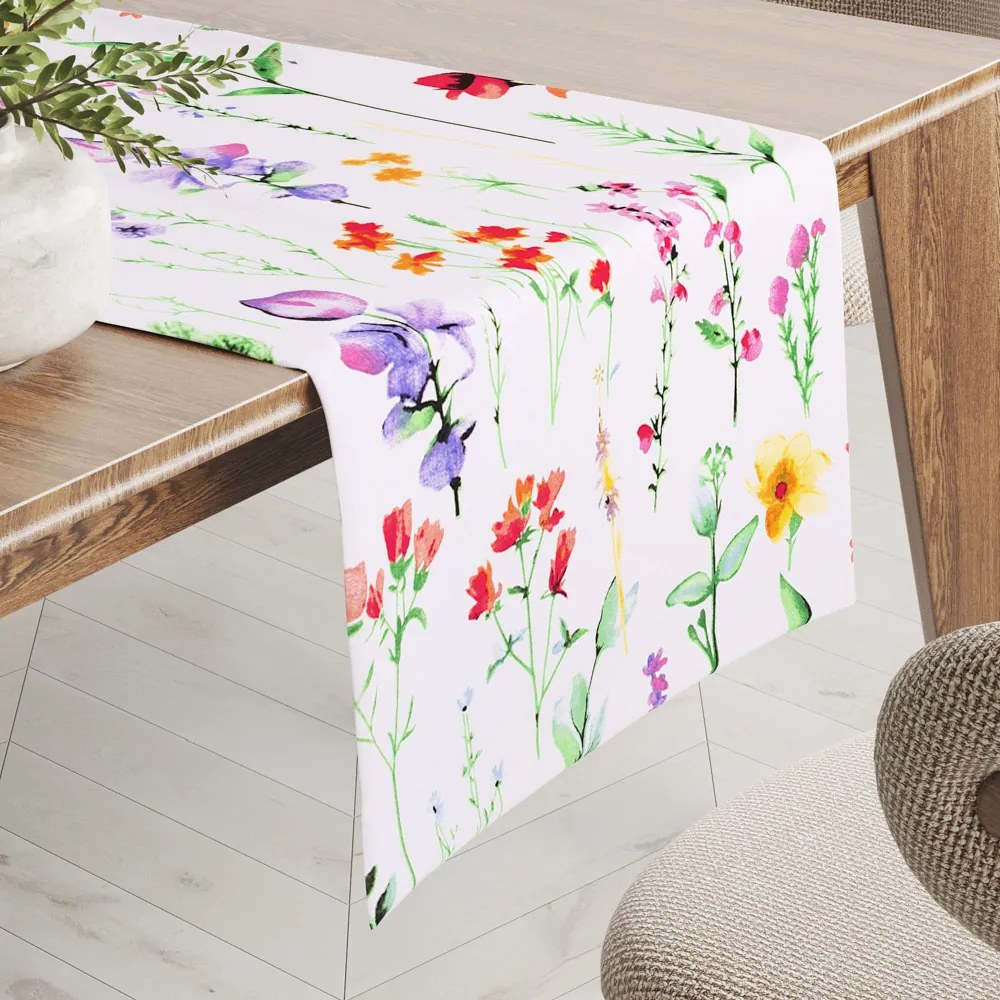 Biante Bavlnený behúň na stôl Sandra SA-492 Kvetovaná lúka na bielom 45x120 cm