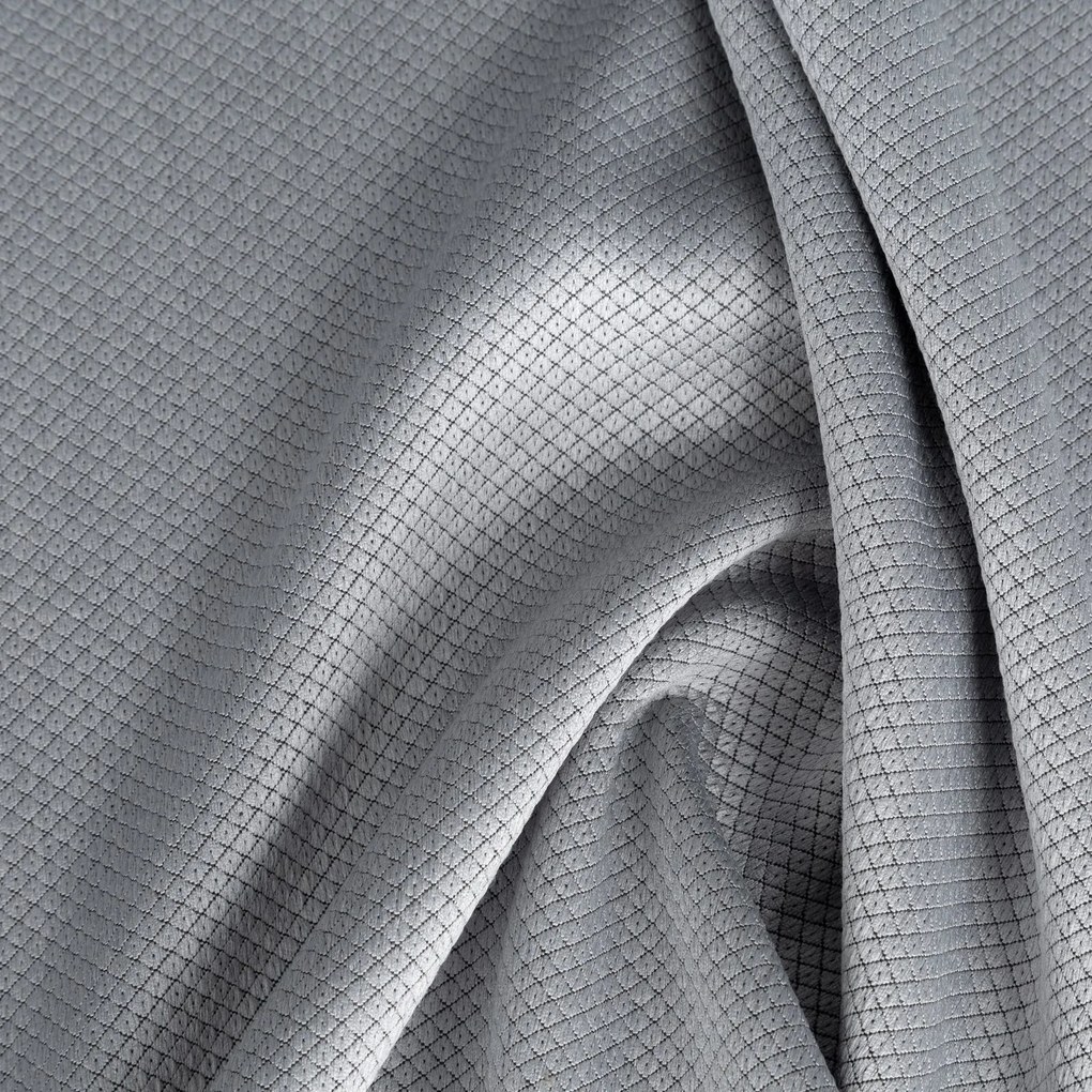 ZATEMŇOVACÍ ZÁVES NA KRÚŽKOCH AMARO 135X250 CM STRIEBORNÁ