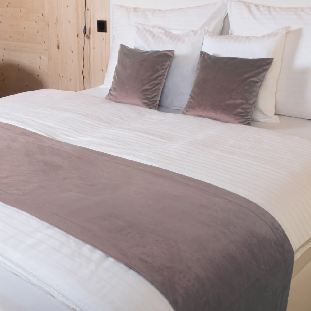 Biante Zamatový prehoz/behúň na posteľ Velvet Prémium SVP-002 Staroružový 50x260 cm