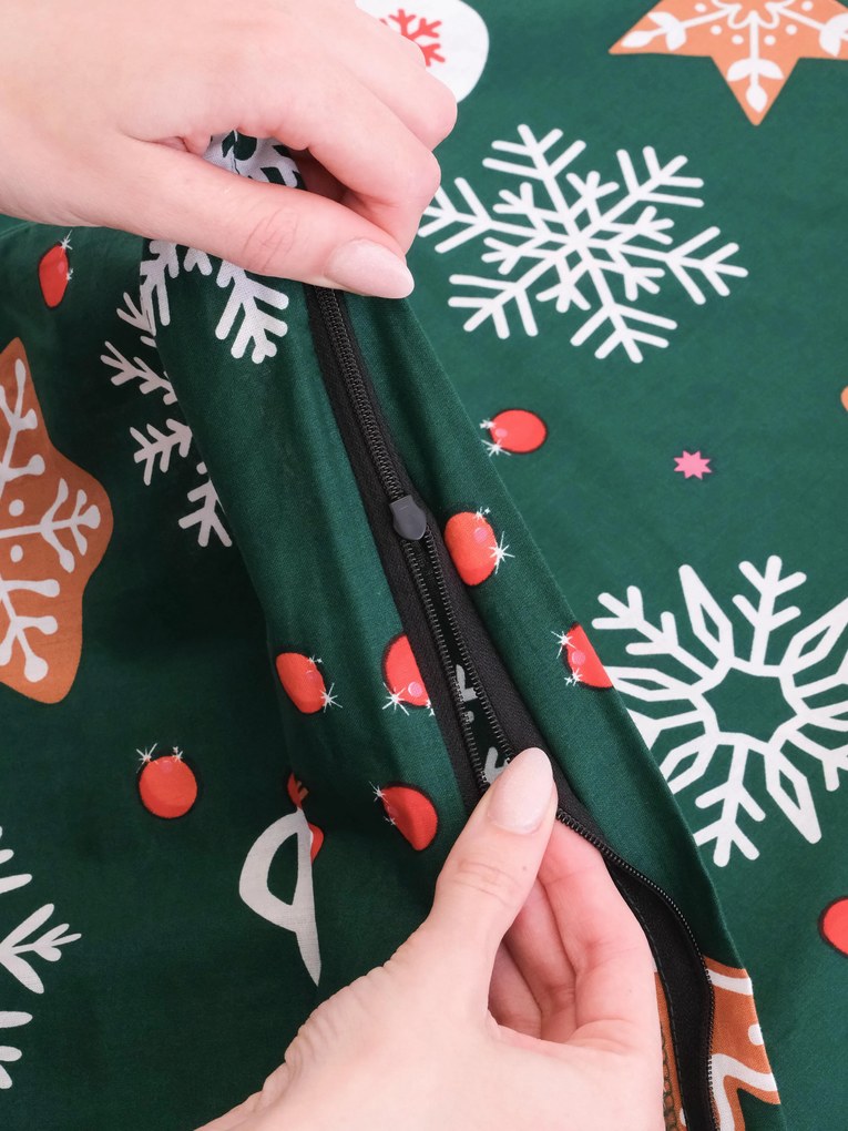 Vianočná bavlnená obliečka na vankúšik Renforcé 40 × 40 cm - Vianočný perníček zelené