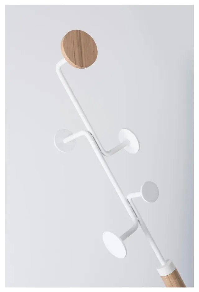Stojací vešiak z masívneho dubového dreva s bielym detailom Gazzda Hook